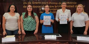 Firma Atenea Gómez convenio de colaboración con la Universidad del Sur