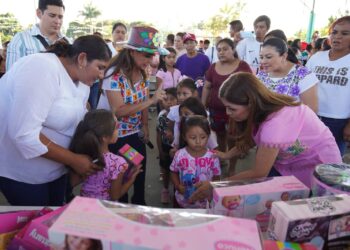 Lleva Mara Lezama juguetes, diversión y convivencia a la niñez de la zona cañera