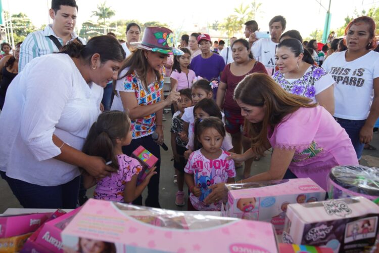Lleva Mara Lezama juguetes, diversión y convivencia a la niñez de la zona cañera