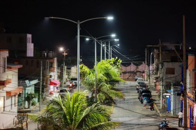 Mejora Atenea Gómez el alumbrado público en Isla Mujeres