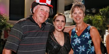 Viven turistas nacionales y extranjeros las tradiciones del Pueblo Mágico de Isla Mujeres