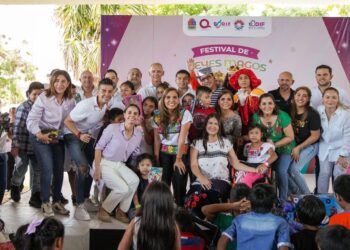 Festeja Mara Lezama entre tradiciones y rosca el Día de Reyes con familias de Cancún