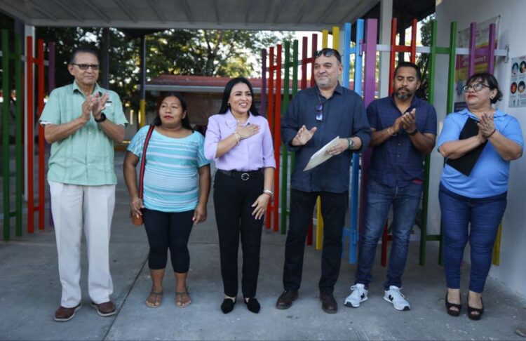 Blanca Merari recibe de Fundación El Cid obras de mejoramiento en jardín de niños de Puerto Morelos