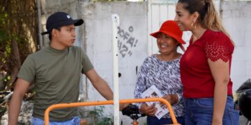 Reciben tianguistas de la Región 233 de Cancún la visita de Marybel Villegas