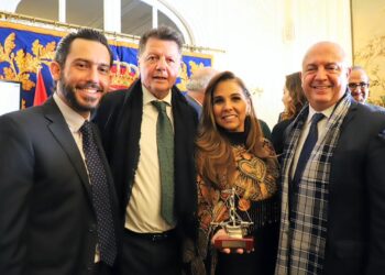 Mara Lezama recibe premio “Destino líder en turismo de América y el Caribe" para Quintana Roo
