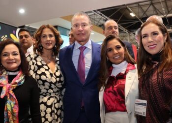 Promociona Atenea Gómez atractivos y bellezas naturales de Isla Mujeres en FITUR 2023