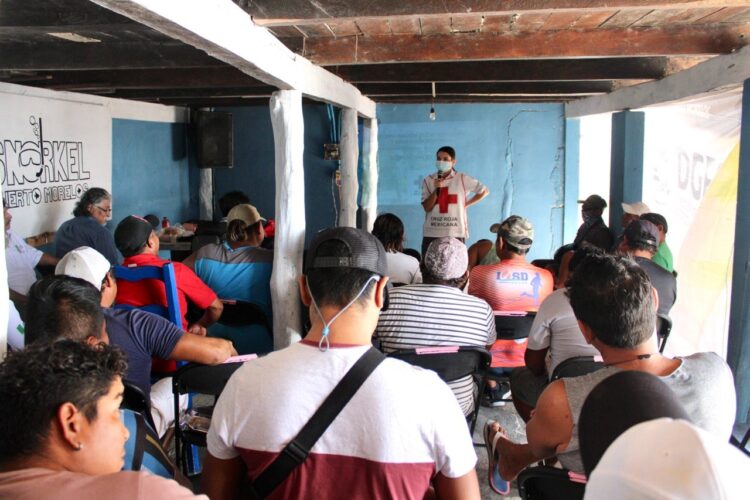 Imparten curso de capacitación en primeros auxilios a pescadores de Puerto Morelos