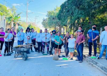 Realizan "Limpiatón" en la zona continental de Isla Mujeres
