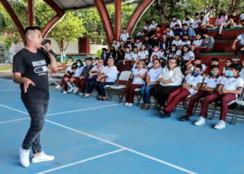 Promueve Atenea Gómez una vida libre de violencia entre la niñez y juventud de Isla Mujeres