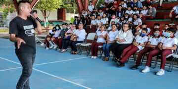 Promueve Atenea Gómez una vida libre de violencia entre la niñez y juventud de Isla Mujeres