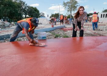 Avanzan con obra de la Plaza Ejidatarios en la Zona Continental de Isla Mujeres