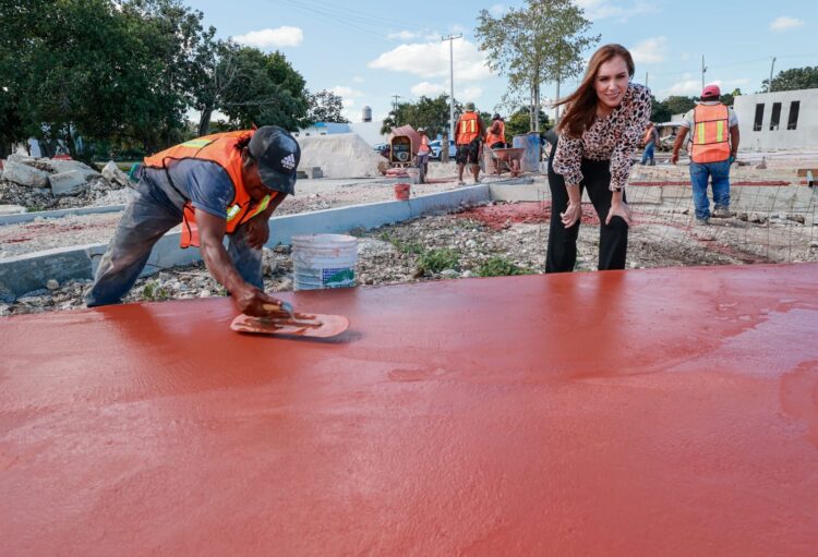 Avanzan con obra de la Plaza Ejidatarios en la Zona Continental de Isla Mujeres