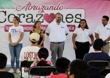 DIF de Puerto Morelos lleva programa "Abrazando Corazones" a Leona Vicario