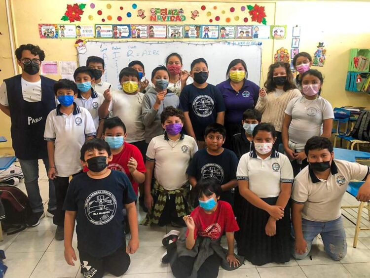 Fomenta Atenea Gómez educación ambiental entre las niñas y niños isleños