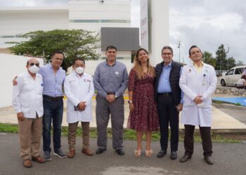 Marybel Villegas asiste a visitar pacientes al Hospital General de Cancún