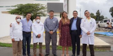 Marybel Villegas asiste a visitar pacientes al Hospital General de Cancún