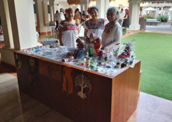 Exitoso fin de semana para artesanos de Puerto Morelos