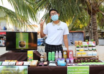 Impulsa Atenea Gómez a las y los jóvenes de Isla Mujeres