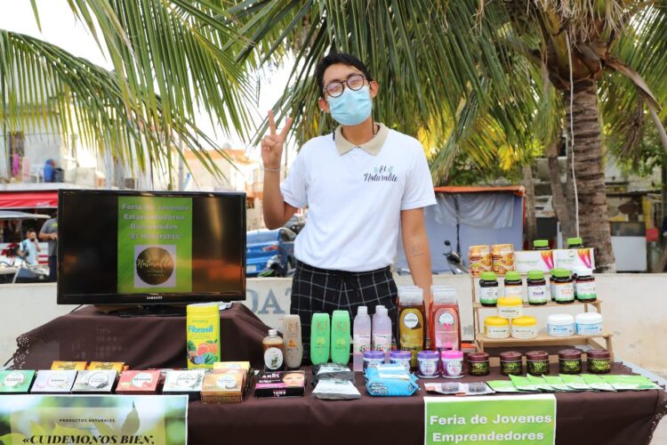 Impulsa Atenea Gómez a las y los jóvenes de Isla Mujeres