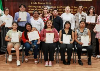 Impulsa Atenea Gómez la preparación académica de isleñas e isleños