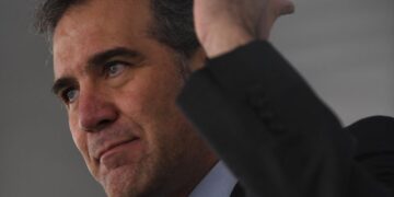 Exhibe Ana Elizabeth García Vilchis salario de Lorenzo Córdova y AMLO