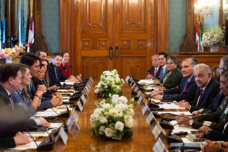 AMLO se compromete a recibir inquietudes energéticas de firmas canadienses