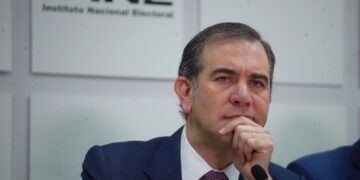 Se interpondrán decenas de miles de amparos a reforma electoral: Lorenzo Córdova