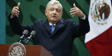 Pide AMLO resolver caso de plagio de tesis de ministra de la SCJN