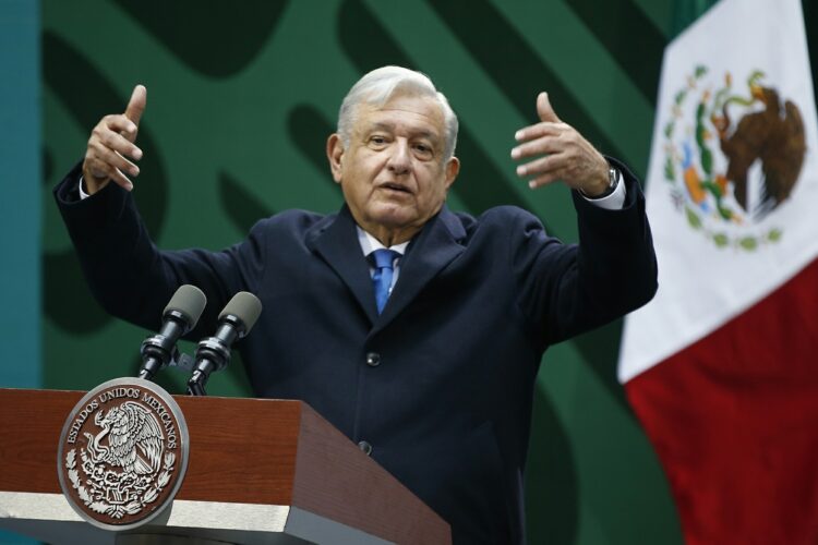 Pide AMLO resolver caso de plagio de tesis de ministra de la SCJN