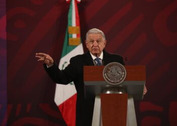 AMLO presume que continúa como segundo presidente con mayor aceptación