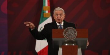 AMLO presume que continúa como segundo presidente con mayor aceptación