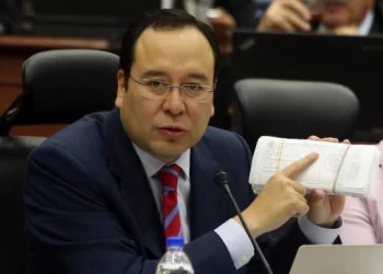 Datos personales, en riesgo con reforma electoral: Ciro Murayama