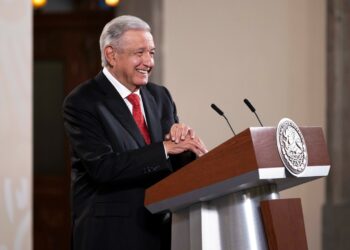 Confirma AMLO que abordó el caso de Julian Assange con Joe Biden