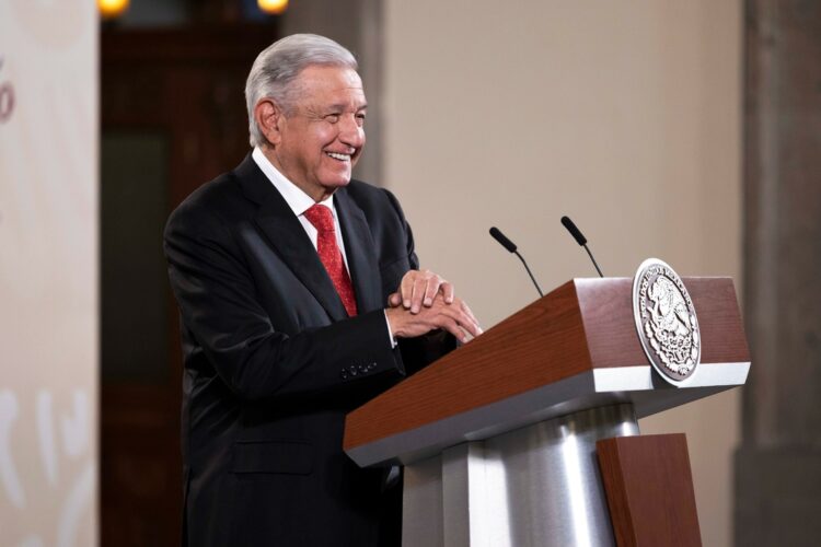 Confirma AMLO que abordó el caso de Julian Assange con Joe Biden