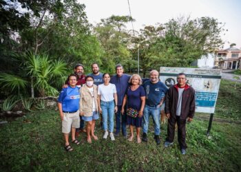 Ana Patricia Peralta lleva brigada de limpieza en parque de la Supermanzana 524