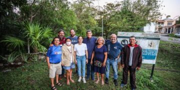 Ana Patricia Peralta lleva brigada de limpieza en parque de la Supermanzana 524
