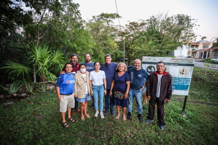 Ana Patricia Peralta lleva brigada de limpieza en parque de la Supermanzana 524