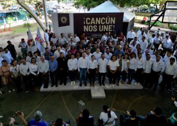 Ana Patricia Peralta escucha a cancunenses en primera Jornada de Atención Ciudadana