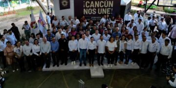 Ana Patricia Peralta escucha a cancunenses en primera Jornada de Atención Ciudadana