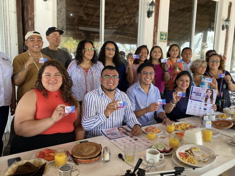 Presenta Pedro Vegobi la Tarjeta de Beneficios Impacto Joven en Puerto Morelos