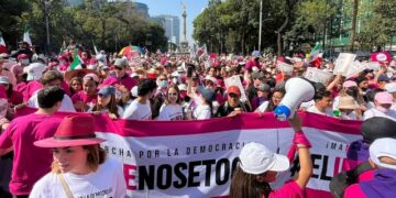 Realizan marcha en defensa del INE
