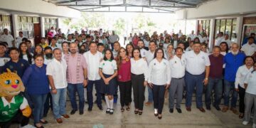 Equipa Mara Lezama al CECyTE en “Leona Vicario” para uso de sus estudiantes
