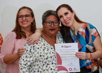 Impulsa Atenea Gómez capacitación de las mujeres de Isla Mujeres