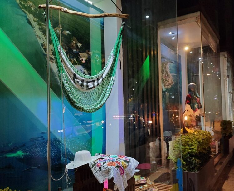 Exhiben artesanías de Leona Vicario en exclusiva zona de la capital de México