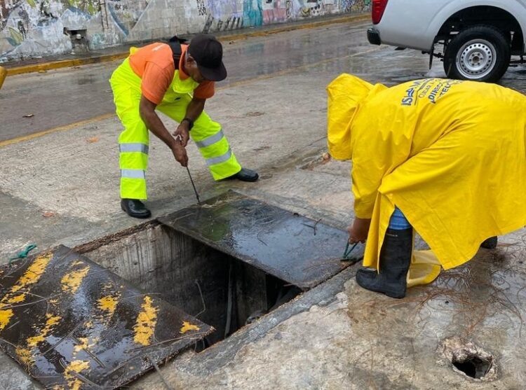 Se refuerza la limpieza en Isla Mujeres para evitar afectaciones por lluvias