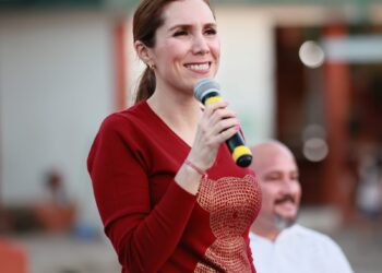 Seguridad vial y educación de calidad, compromiso de Atenea Gómez en Isla Mujeres