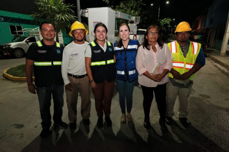 Supervisa Atenea Gómez avance de obra de alumbrado público en Isla Mujeres