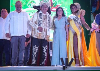 Blanca Merari corona a reyes del Carnaval de Puerto Morelos 2023