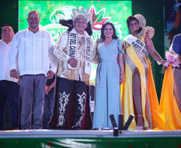 Blanca Merari corona a reyes del Carnaval de Puerto Morelos 2023
