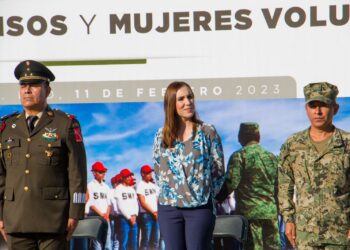 Asiste Atenea Gómez a ceremonia del Servicio Militar Nacional Clase 2004 Remisos y Mujeres Voluntarias